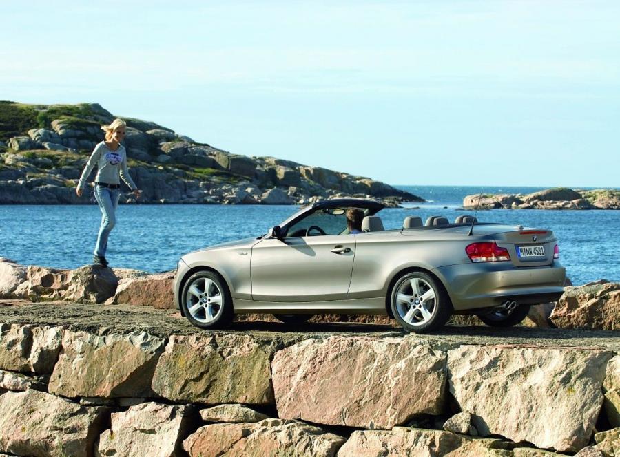  BMW 1-Series Convertible 2007 года  (фото 23 из 36)